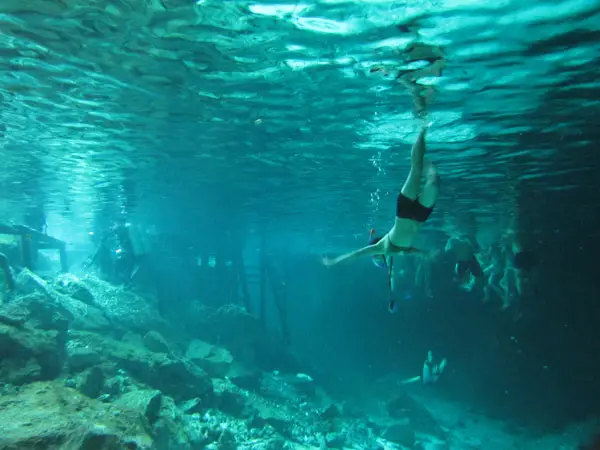 swimmers-cenote-dos-ojos