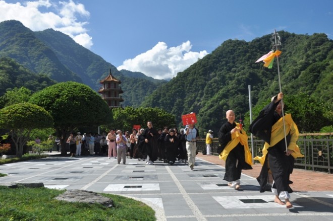 Pilgrims in Taroko Gorge