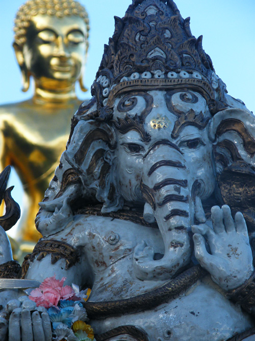elephant buddha depth of field and travel photography