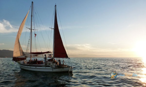 sailboat sunset cruise vallarta