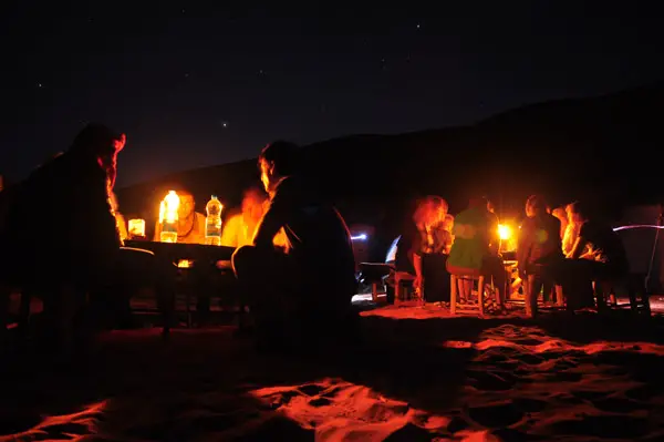 night-camp-desert couples bonfire