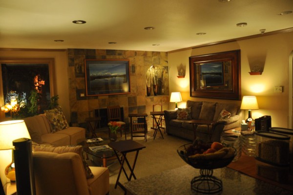 copper-whale-inn-anchorage-3