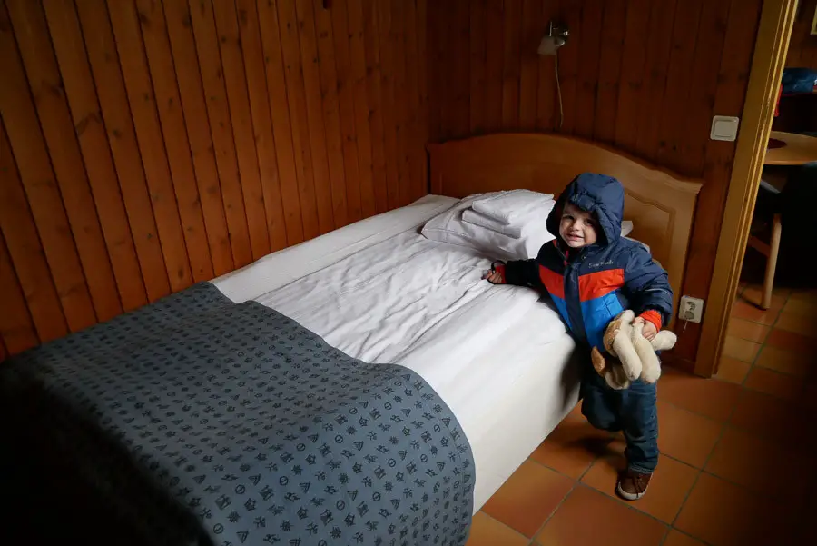 ice hotel cabin sweden