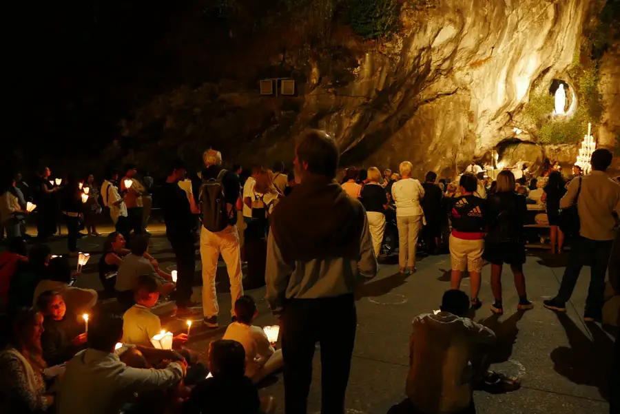 grotto-lourdes-kids lourdes grotto
