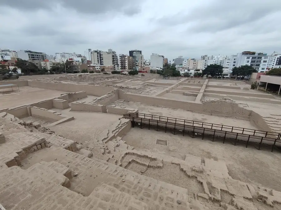 huaca pucllana overview